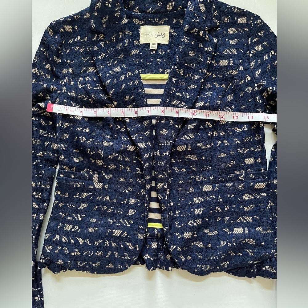 Elegant Navy Lace Blazer - Picture 2 of 4
